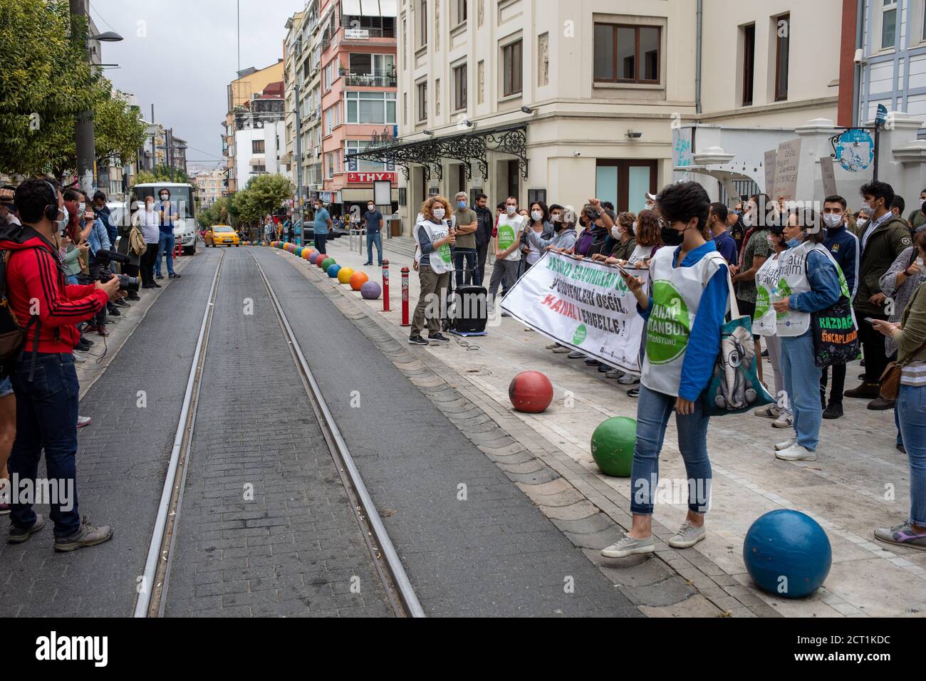 Soit la coordination de Kanal, soit celle d'Istanbul, qui prévoyait une promenade entre les villages de Yenikoy et de Karaburun, qui a été déclarée zone logistique du Kanal Banque D'Images