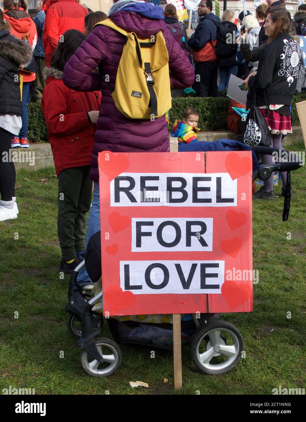 Bannière « Rebel for Love » à la grève climatique de Londres Banque D'Images