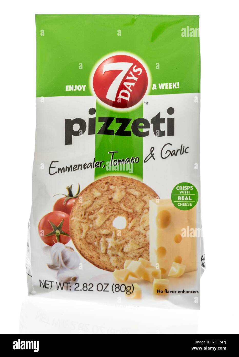 Winneconne , WI - 19 septembre 2020: Un paquet de 7 jours de chips pizzerti sur un fond isolé. Banque D'Images