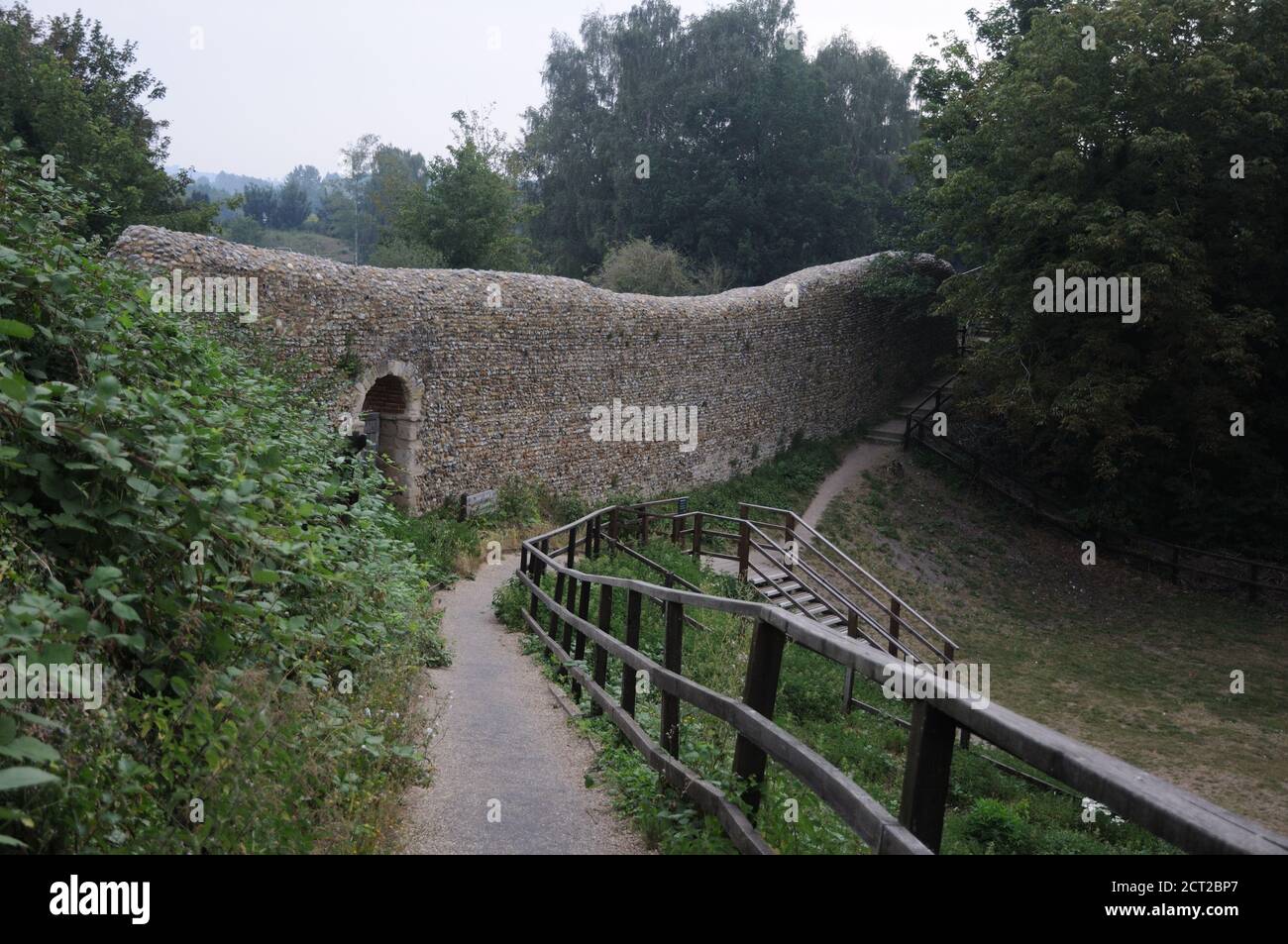 Château de Clare à Clare, Parc du Château, Clare, Suffolk, a été construit pour la première fois au XIe siècle. Banque D'Images