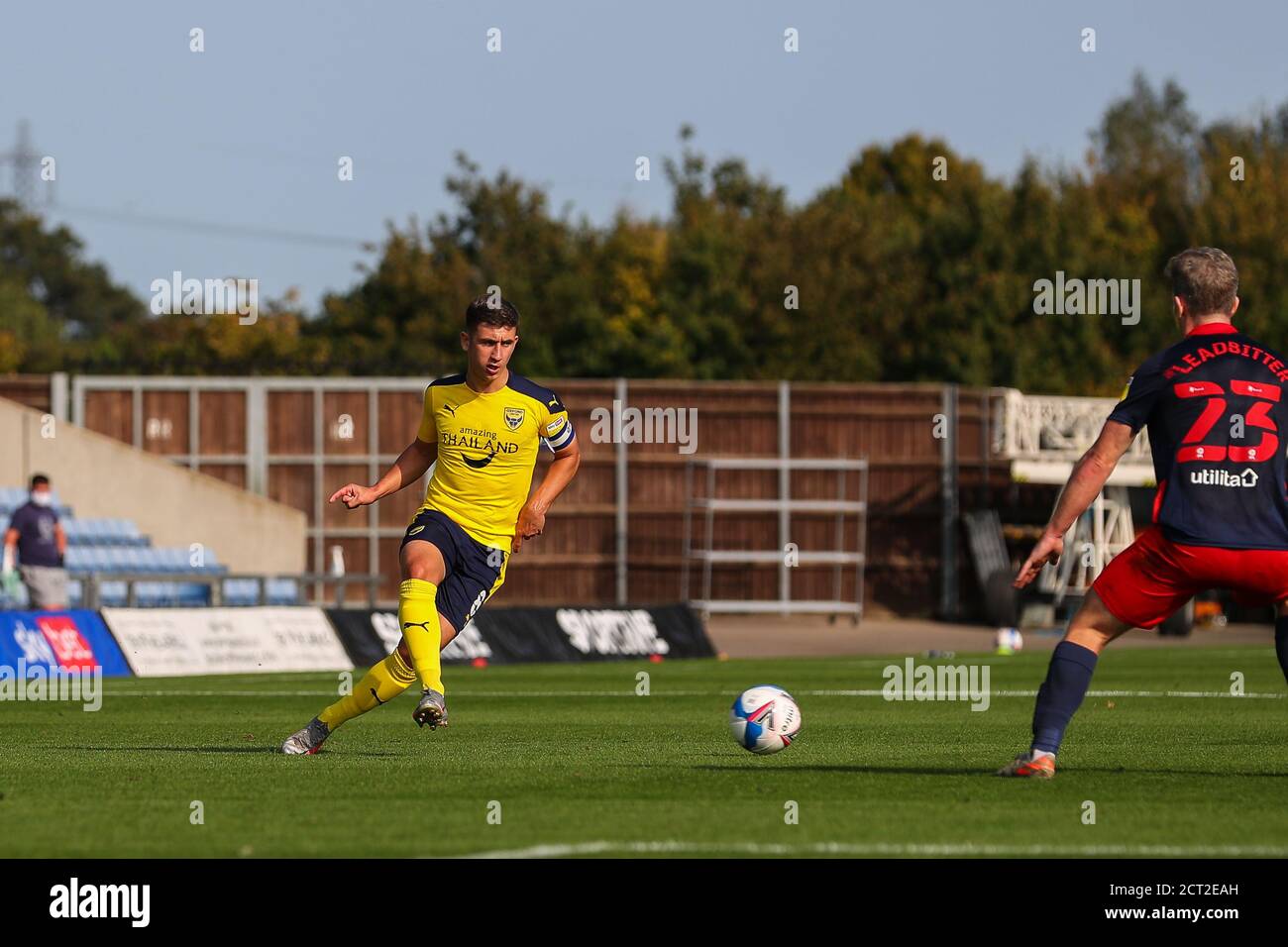 Oxford, Royaume-Uni. 19 septembre 2020. Cameron Brannagan, d'Oxford United, passe le terrain de balle lors du match Sky Bet League 1, à huis clos, entre Oxford United et Sunderland au Kassam Stadium, à Oxford, en Angleterre, le 19 septembre 2020. Photo de Nick Browning/Prime Media Images. Crédit : Prime Media Images/Alamy Live News Banque D'Images