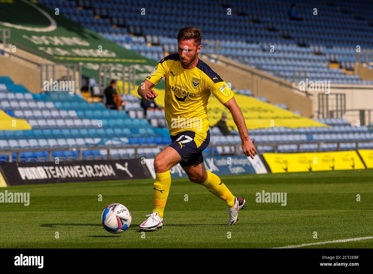 Oxford, Royaume-Uni. 19 septembre 2020. James Henry, d'Oxford United, se prépare à traverser la Sky Bet League 1, à huis clos, entre Oxford United et Sunderland, au Kassam Stadium, à Oxford, en Angleterre, le 19 septembre 2020. Photo de Nick Browning/Prime Media Images. Crédit : Prime Media Images/Alamy Live News Banque D'Images