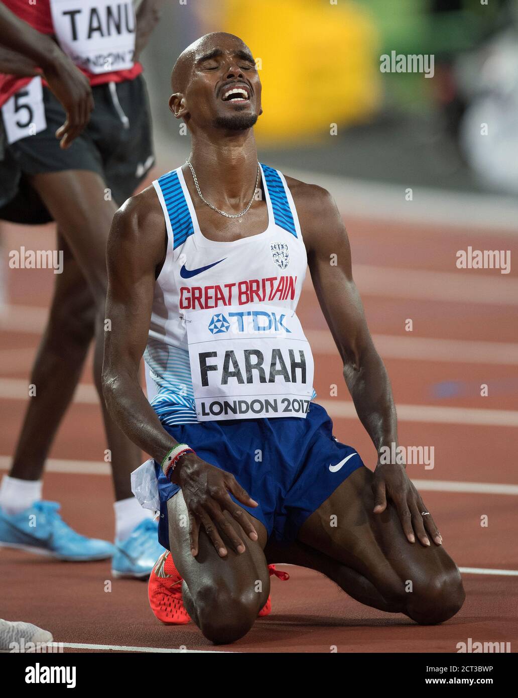 Mo Farah célèbre la victoire du 10 000 M. Championnats du monde d'athlétisme 2017 Copyright photo © Mark pain / Alamy Banque D'Images