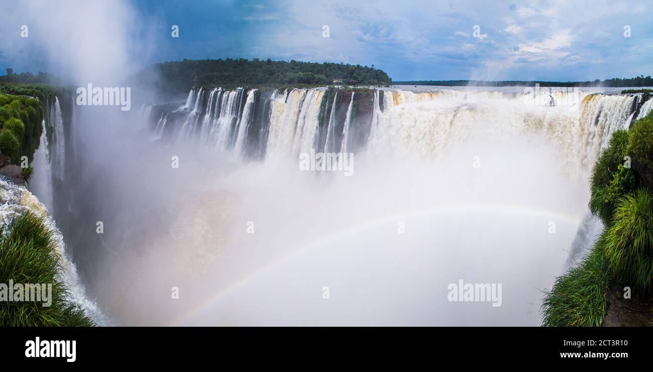 La gorge du diable, chutes d'Iguazu (alias chutes d'Iguassu ou Cataratas del Iguazu), province de Misiones, Argentine, Amérique du Sud Banque D'Images