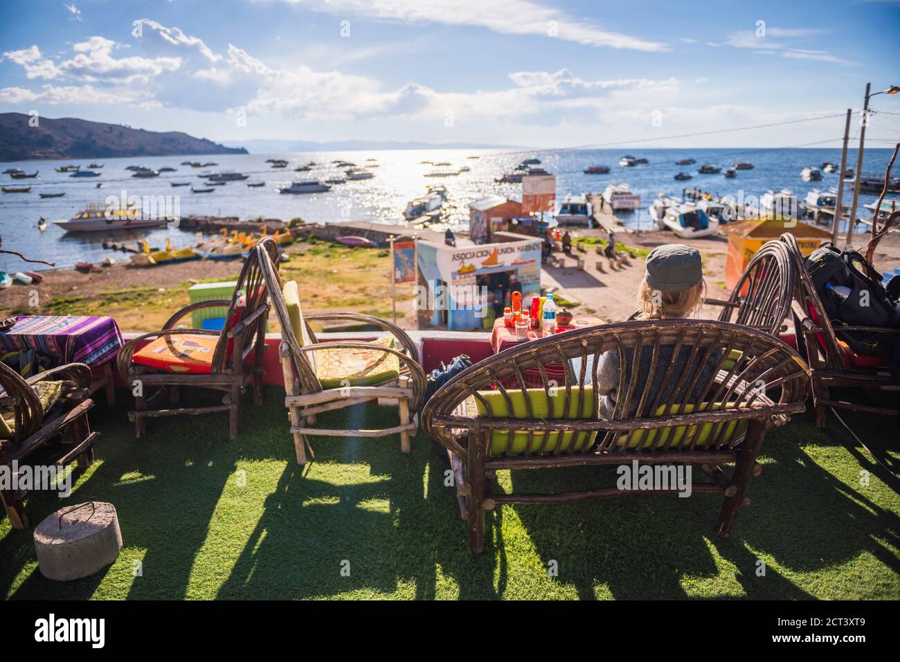 Restaurant surplombant le lac Titicaca à Copacabana, Bolivie, Amérique du Sud Banque D'Images