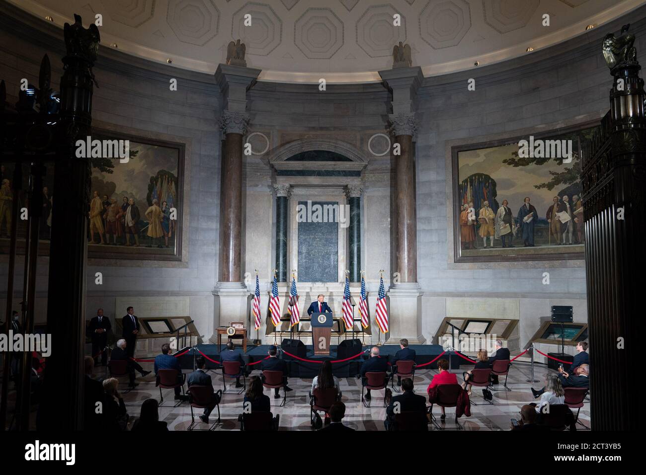 WASHINGTON DC, États-Unis - 17 septembre 2020 - le président américain Donald J. Trump signe le jour de la Constitution, le jour de la citoyenneté et la semaine de la Constitution 2020 Proclama Banque D'Images