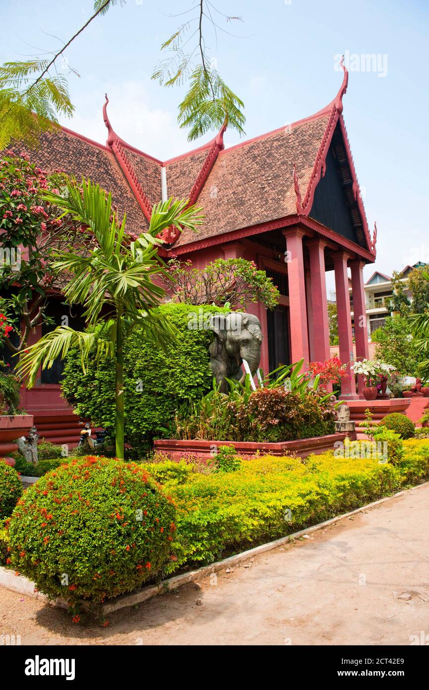 Statue d'éléphant à l'extérieur du Musée national du Cambodge, Phnom Penh, Cambodge, Asie du Sud-est Banque D'Images