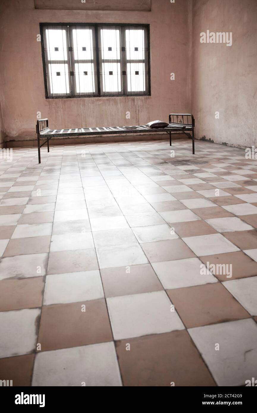 Salle de torture au Musée du génocide de Tuol Sleng (prison S-21), Phnom Penh, Cambodge, Asie du Sud-est Banque D'Images