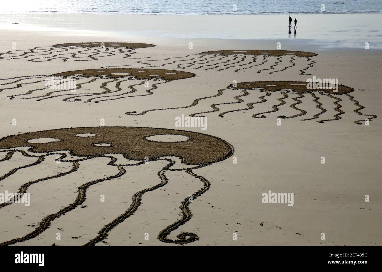 20/09/2020 Sunny Sands Beach Folkestone UK les artistes de Folkestone transforment Sunny Plage de sable dans une toile pour leur art à lever du soleil Banque D'Images