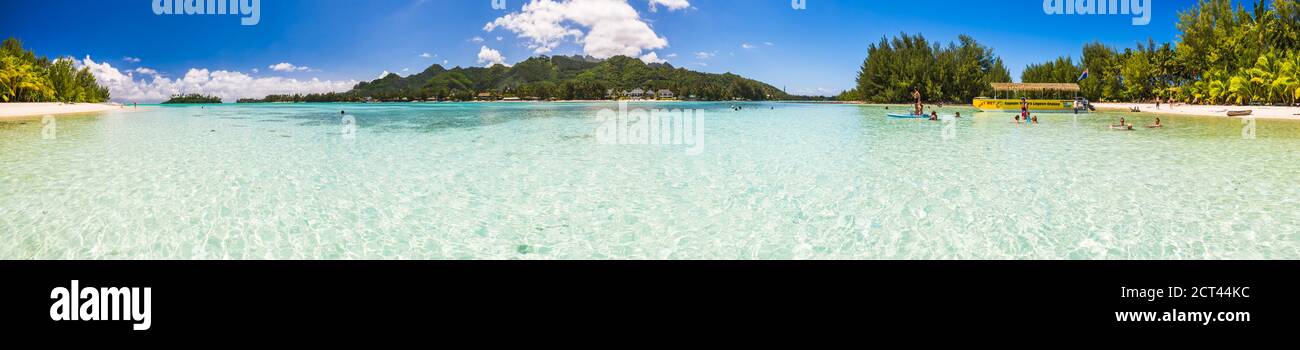 Muri Beach et Motu Taakoka Island dans le lagon de Muri, Rarotonga, îles Cook, arrière-plan avec espace de copie Banque D'Images