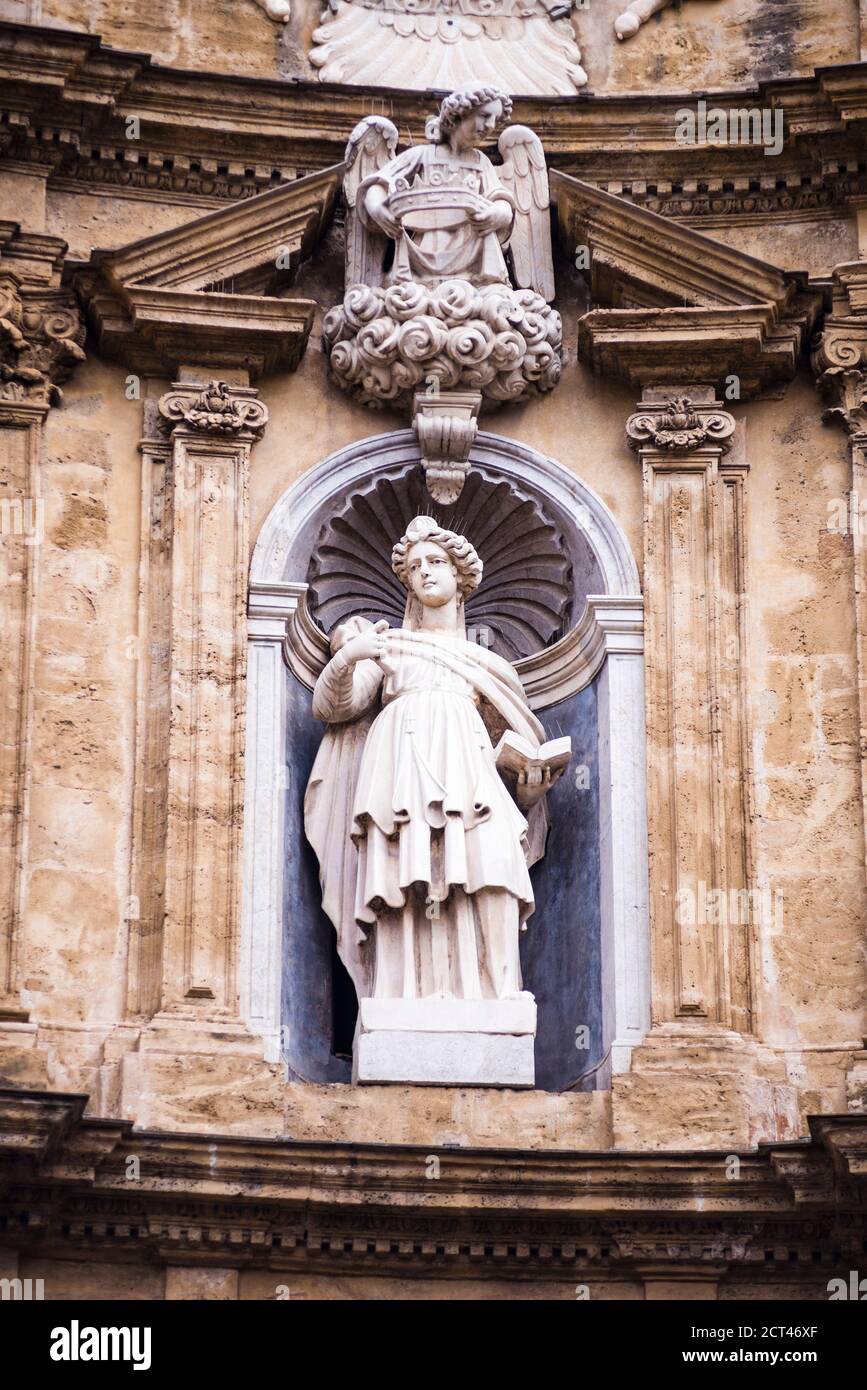 Palerme, statue baroque à Quattro Canti (Piazza Vigliena, les quatre coins), place baroque au centre de la vieille ville de Palerme, Sicile, Italie, Europe Banque D'Images