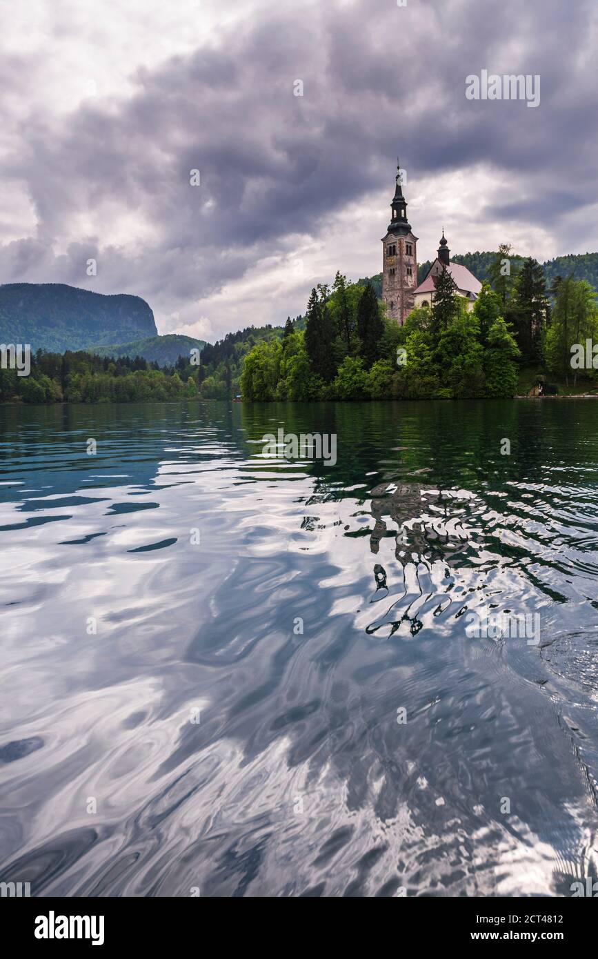 Lac Bled, Slovénie. Église de l'Assomption de Sainte Marie sur l'île du lac Bled, Bled, Alpes juliennes, Gorenjska, région de la haute-Carniola, Slovénie, Europe Banque D'Images