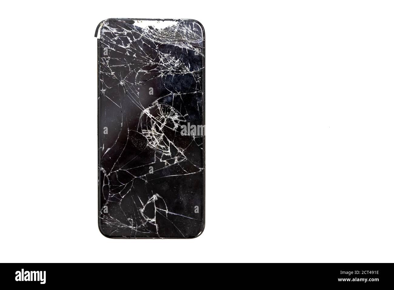 Fissure de l'écran en verre du téléphone mobile sur fond blanc isolé Banque D'Images