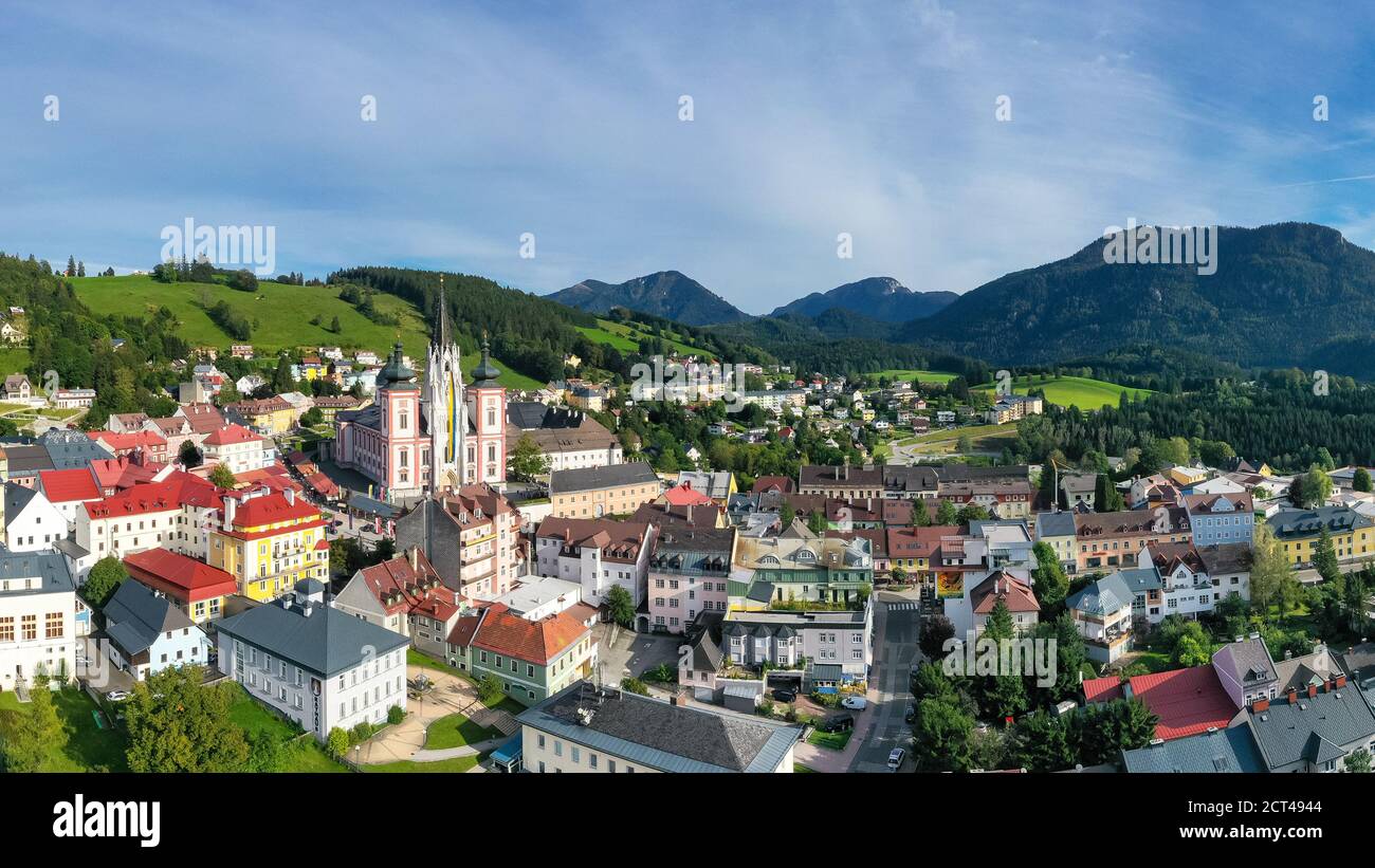 Mariazell, la plus importante destination de pèlerinage en Autriche. Vue panoramique sur la basilique Mariä Geburt. Banque D'Images