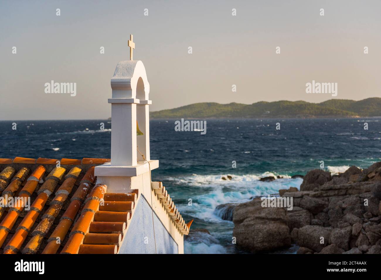 Eglise sur Spetses, Iles Saroniques, région Attique, Côte Egée, Grèce, Europe Banque D'Images