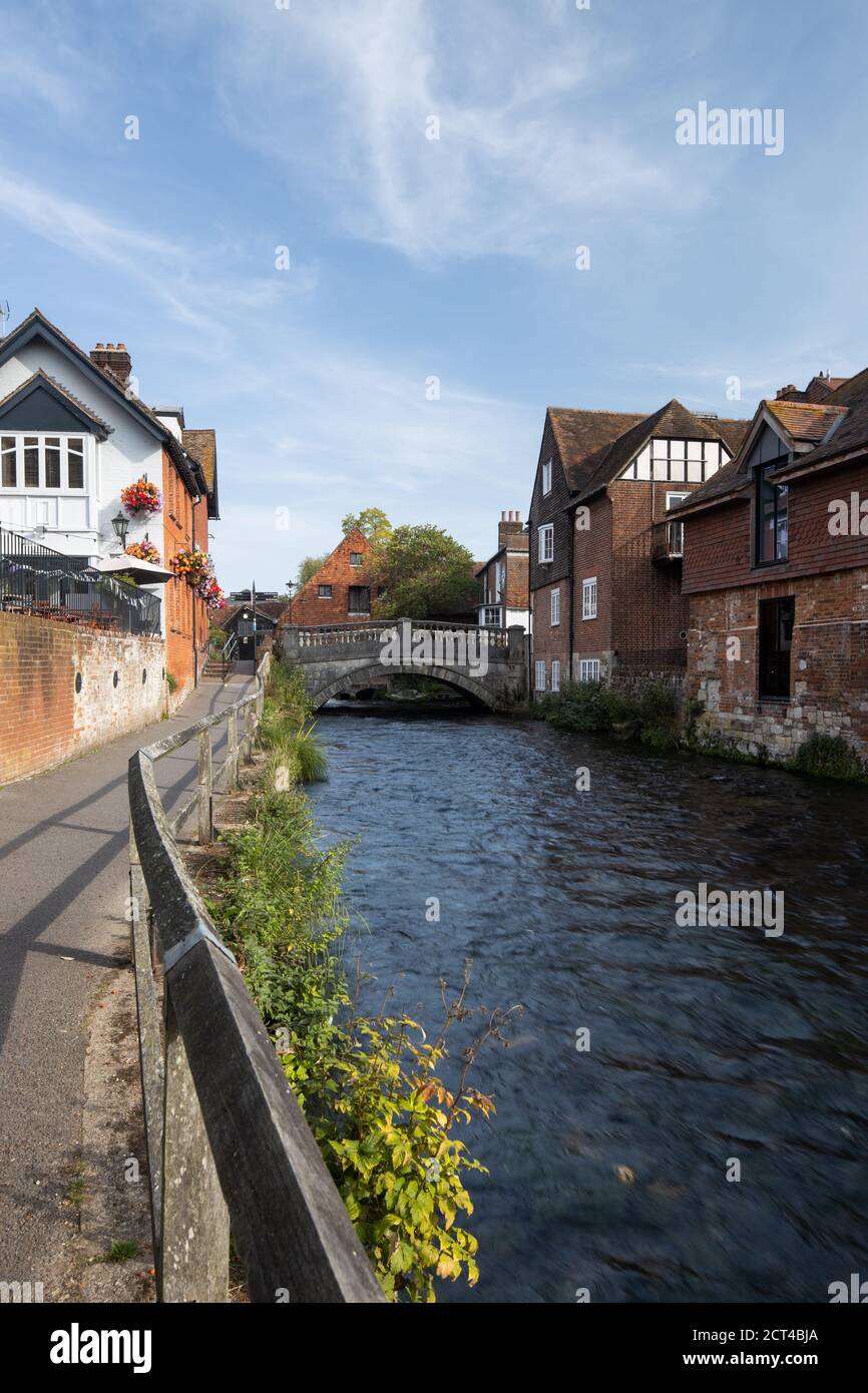 La promenade des Weirs, rivière Itchen, Winchester, Hampshire, Angleterre Banque D'Images