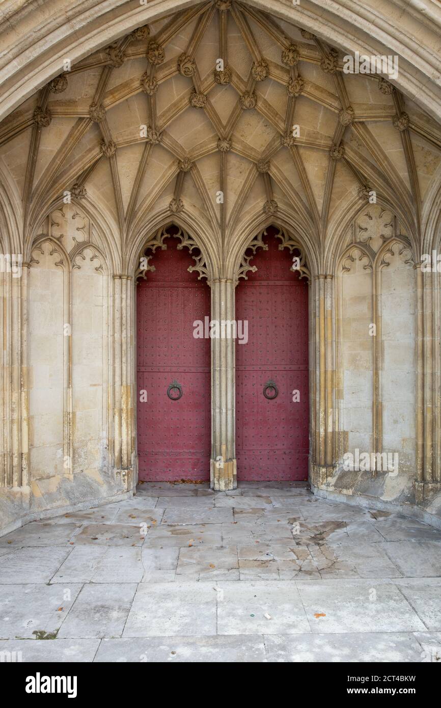 Portes ornées de la cathédrale de Winchester. Winchester, Hampshire, Angleterre Banque D'Images