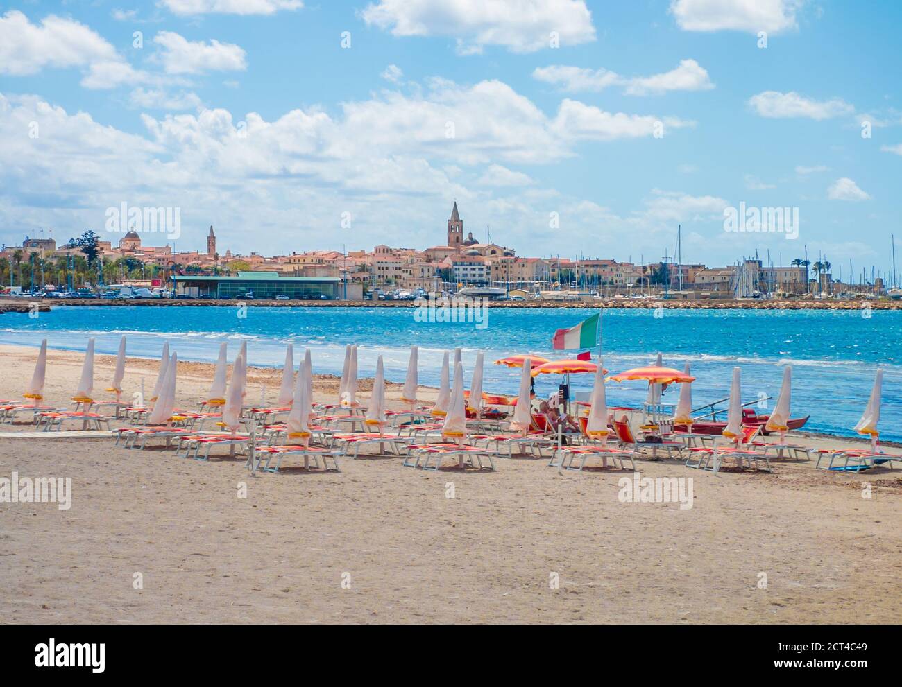 Alghero (Italie) - la ville marine et touristique sur l'île de Sardegna, colonie catalane avec la culture espagnole. Voici une vue sur le centre historique. Banque D'Images