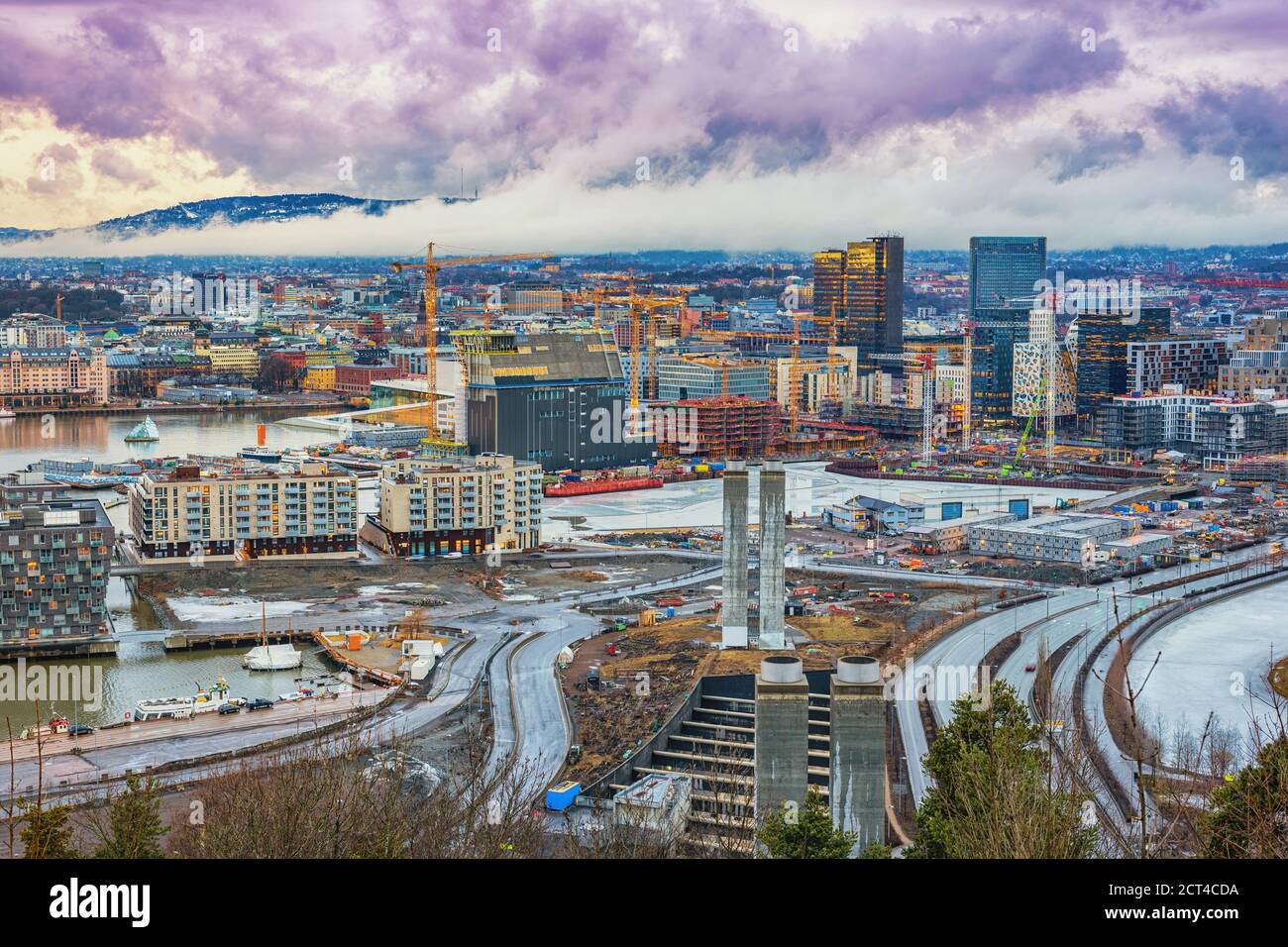 Oslo Norvège, ville d'horizon dans le quartier des affaires et Barcode Project Banque D'Images