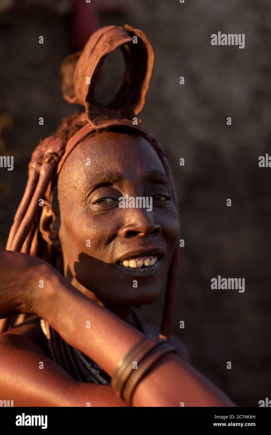 Une femme Himba de Namibie. Banque D'Images