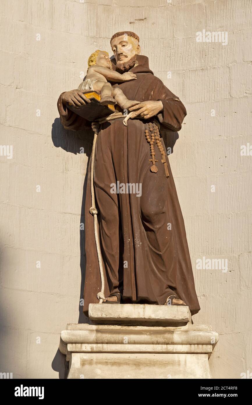 Statue d'un moine, séminaire, Hildesheim, Basse-Saxe, Allemagne Banque D'Images