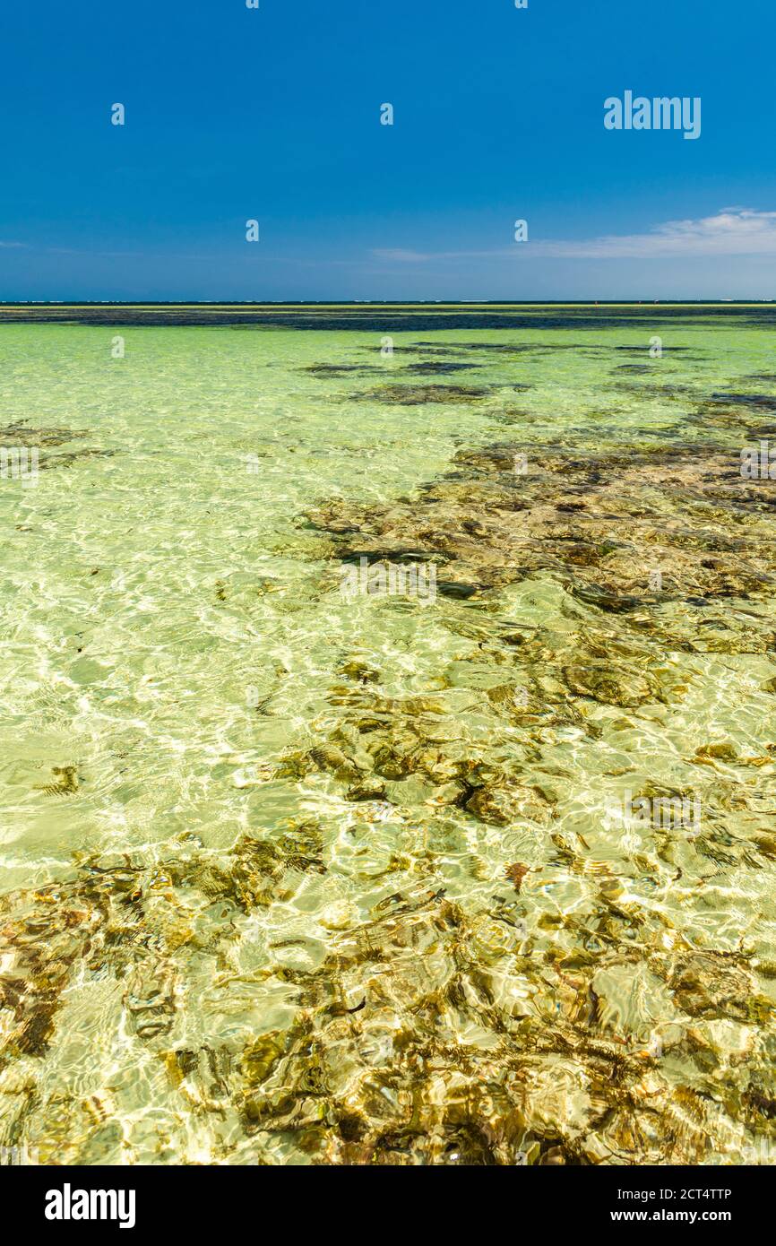 Plage de la baie de Watamu et eaux turquoise de l'océan Indien, Watamu, comté de Kilifi, Kenya Banque D'Images