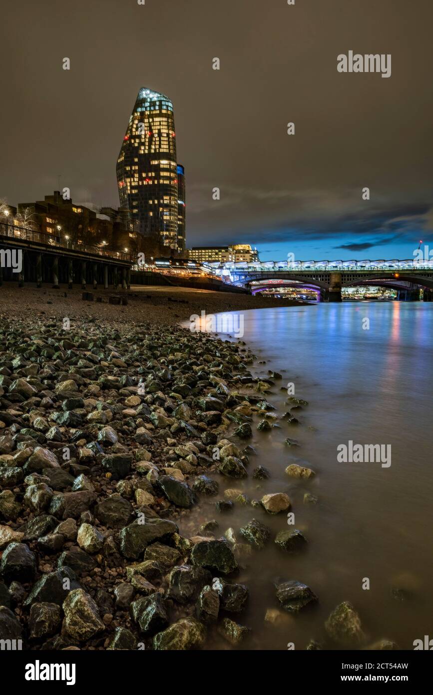 South Bank at Night, Southwark, Londres, Angleterre Banque D'Images
