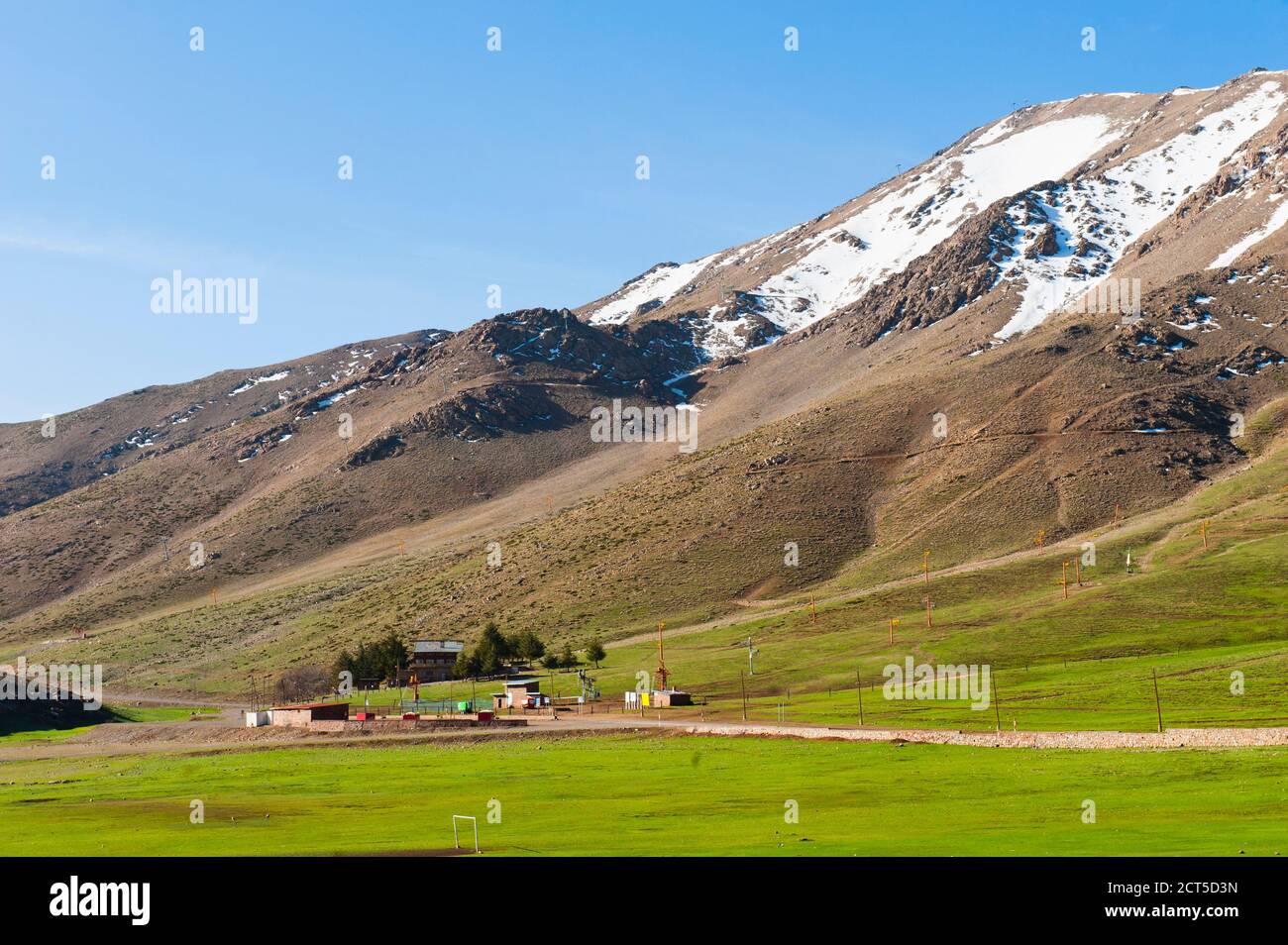 Station de ski d'Oukaimeden en été, montagnes du Haut Atlas, Maroc, Afrique du Nord, Afrique Banque D'Images