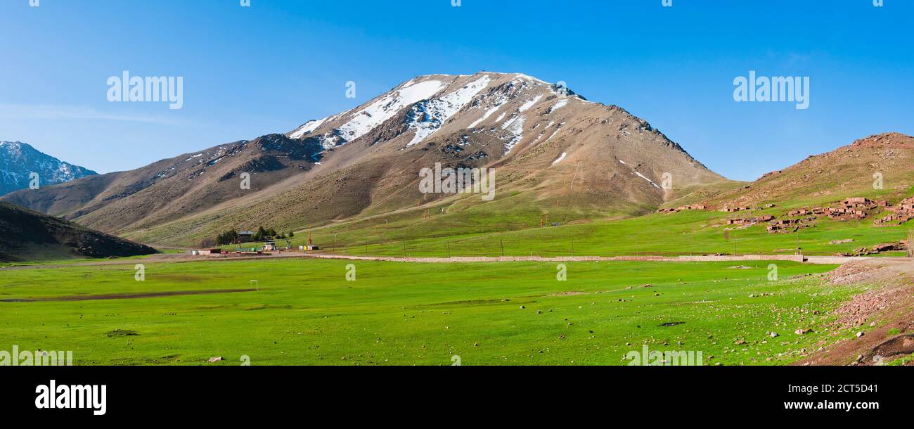 Station de ski d'Oukaimeden en été, montagnes du Haut Atlas, Maroc, Afrique du Nord, Afrique Banque D'Images