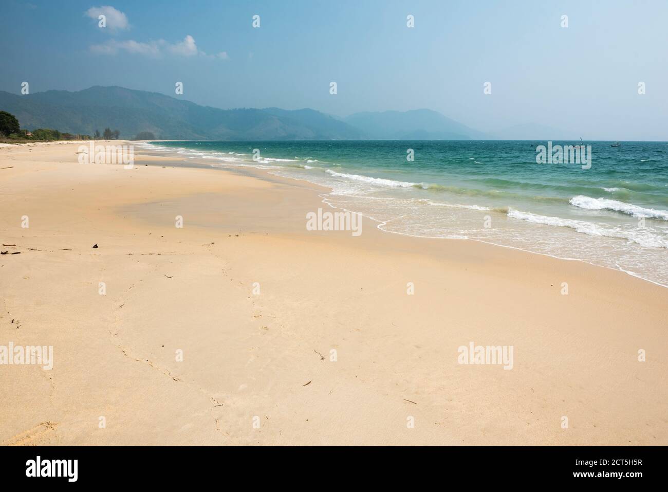 Blanc, plage de sable de Tizit, péninsule de Dawei, région de Tanintharyi, Myanmar (Birmanie) Banque D'Images