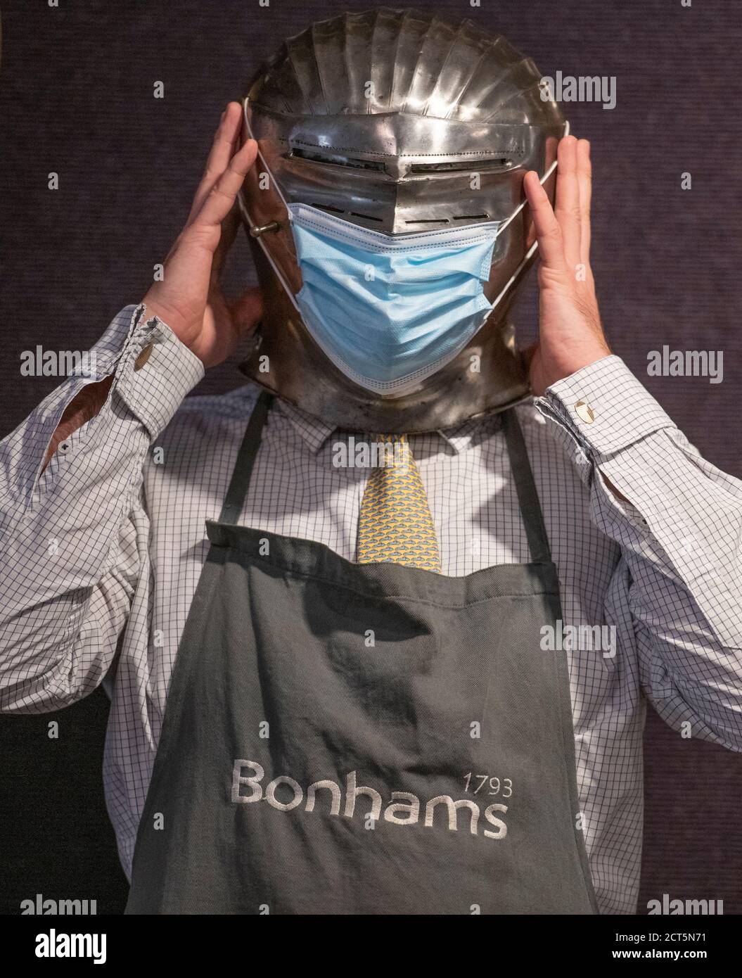 Bonhams, Knightsbridge, Londres, Royaume-Uni. 21 septembre 2020. La vente d'armes et d'armures anciennes comprend un groupe important, principalement du 18e au 19e siècle Armes à feu britanniques par la plupart des principaux fabricants de leur époque. Image: Détail du casque d'UN rare composite allemand 'Maximilian' Full Armor Circa 1520, £40,000-60,000. Crédit : Malcolm Park/Alay Live News. Banque D'Images