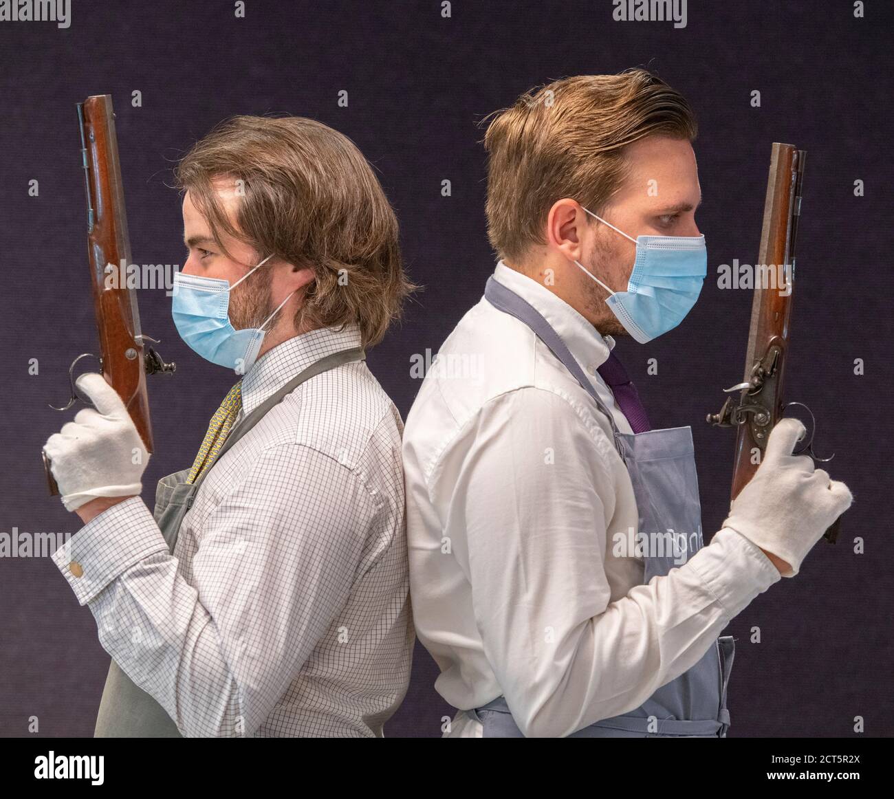 Bonhams, Knightsbridge, Londres, Royaume-Uni. 21 septembre 2020. La vente d'armes et d'armures anciennes comprend un groupe important de la 18e-19e c. Armes à feu britanniques par la plupart des principaux fabricants de leur époque. Image: Une paire de pistolets à duel Flintlock à 32 trous avec poignée en scie très fine de H.W. Mortimer & son, 89 Fleet St., Londres, Gun-Makers to HIS Majesty London, N° 1324, Circa 1810, 15,000 à 20,000 £. Crédit : Malcolm Park/Alay Live News. Banque D'Images