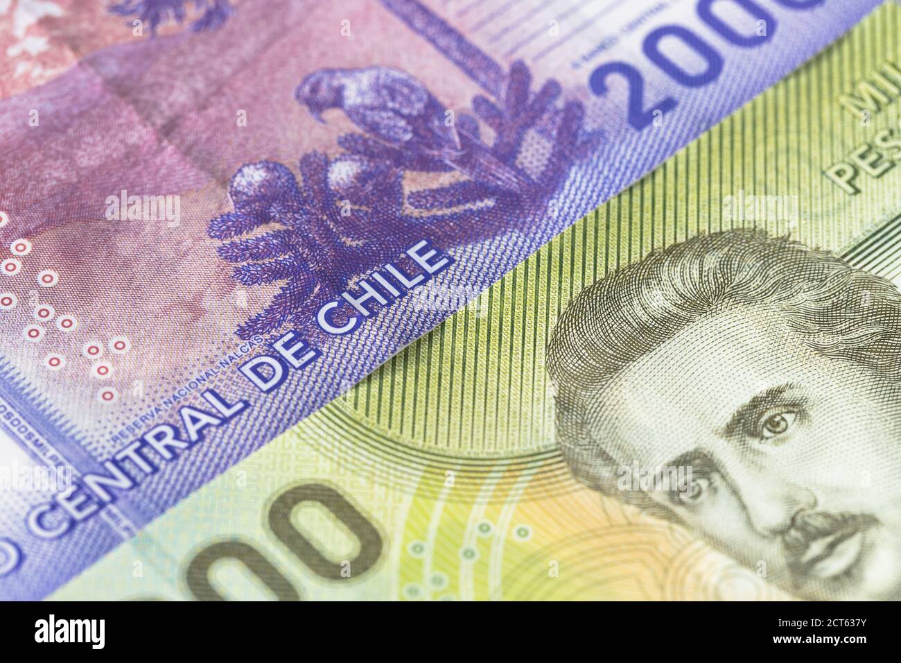 Chile Money, des billets de banque en papier d'une valeur de mille deux mille pesos Banque D'Images