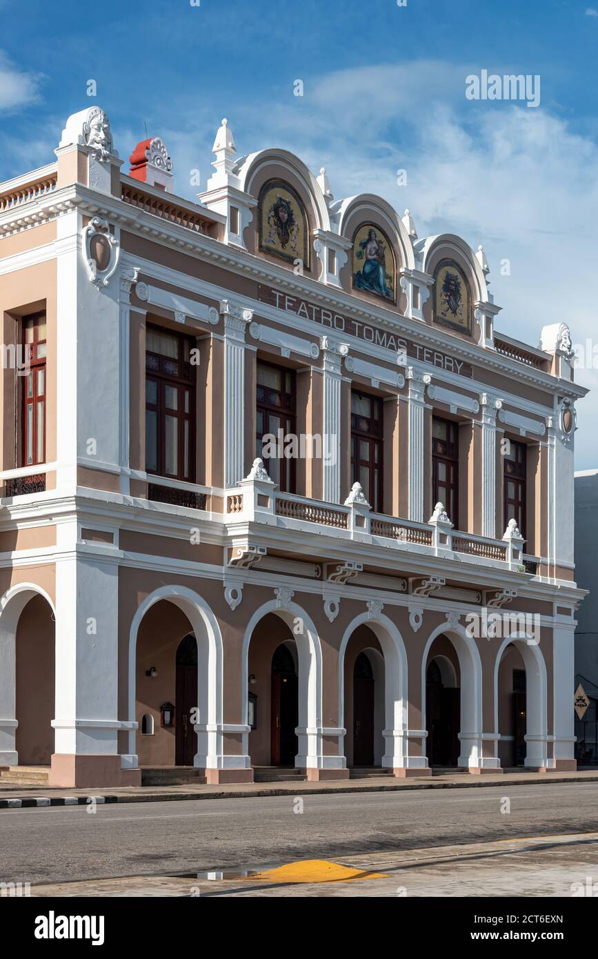 28 août 2019 : façade du théâtre Teatro Tomas Terry. Cienfuegos, Cuba Banque D'Images