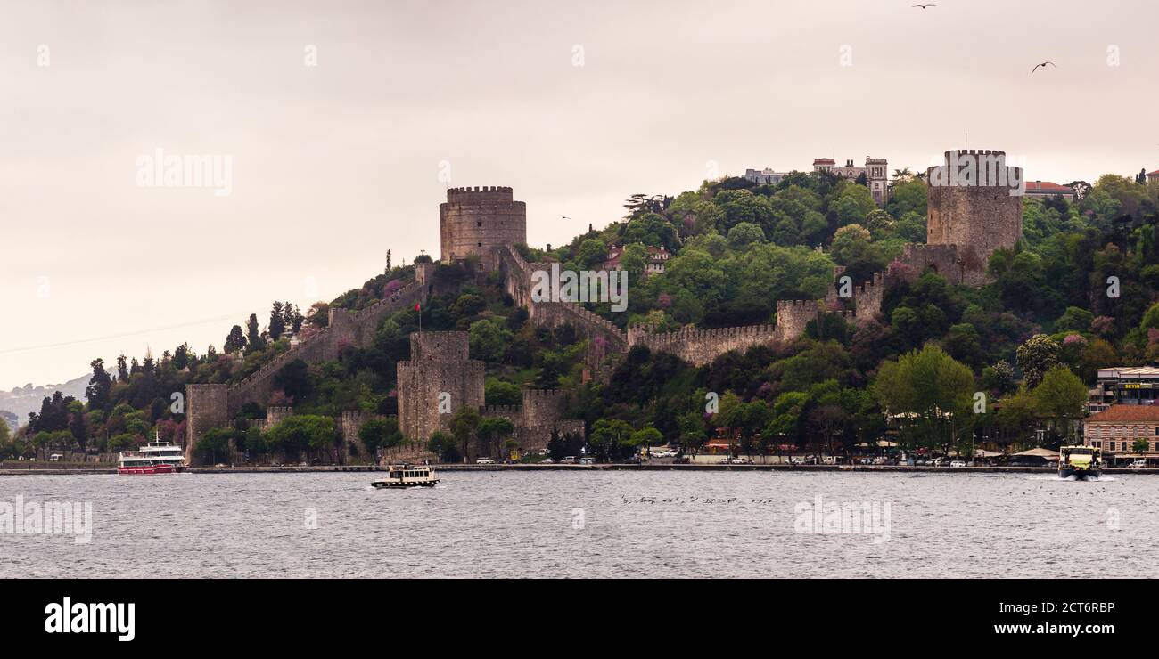 Forteresse Rumelihisari (alias Château Rumelian ou Château de Roumeli Hissar), détroit du Bosphore, Istanbul, Turquie, Europe de l'est Banque D'Images