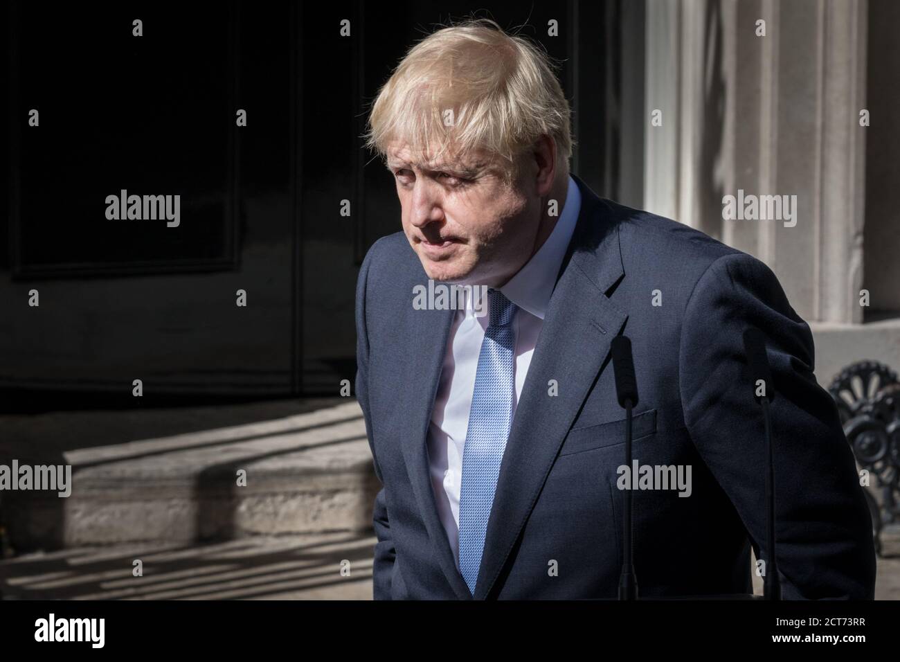 Boris Johnson, Premier ministre britannique à l'extérieur du 10 Downing Street, Westminster, Londres, Royaume-Uni Banque D'Images