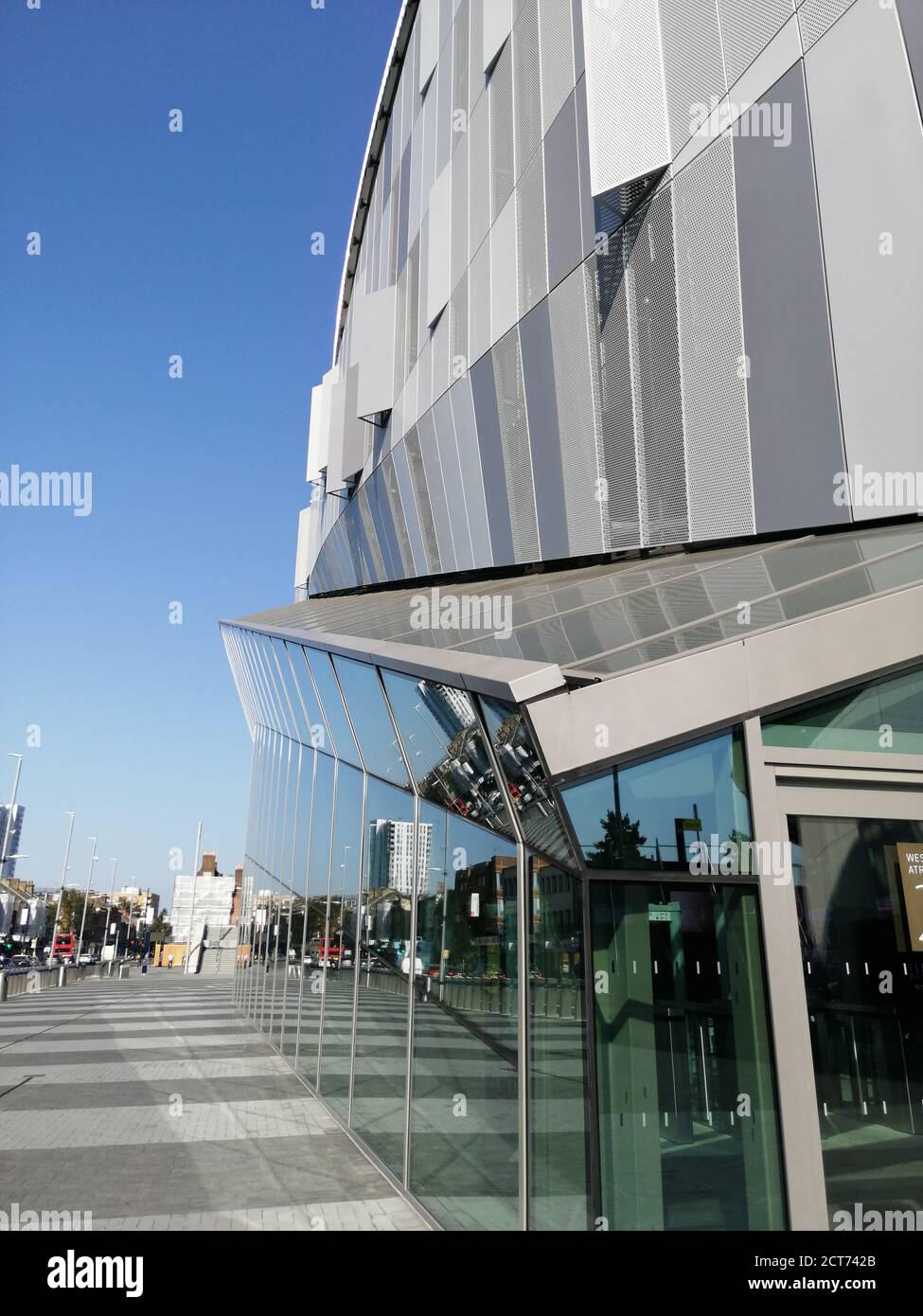 Londres, Royaume-Uni - 1/9/2020: Tottenham hotspur Stadium équipe de football des Spurs sur Tottenham High Road, stade achevé en 2018 Banque D'Images