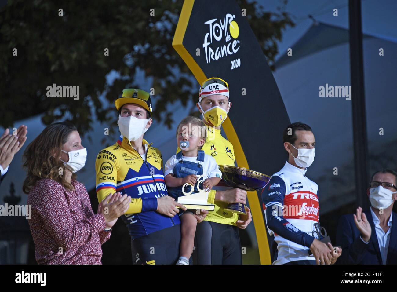 Podium final Primoz Rogall de l'équipe Jumbo - Visma, 2ème place, Tadej Pogacar de l'équipe des Émirats eau, vainqueur, Richie porte de Trek - Segafredo, 3ème place d Banque D'Images