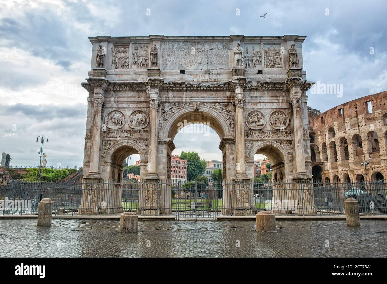 Arc de Constantine ou Arco di Costantino ou Arche de Triumphal (ad 312), l'une des trois arches triumphales romaines anciennes encore présentes à Rome, en Italie Banque D'Images