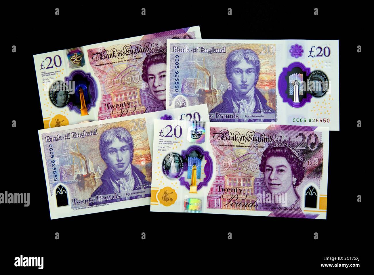 Les nouveaux billets de banque britanniques de 20 £ sur fond noir Banque D'Images