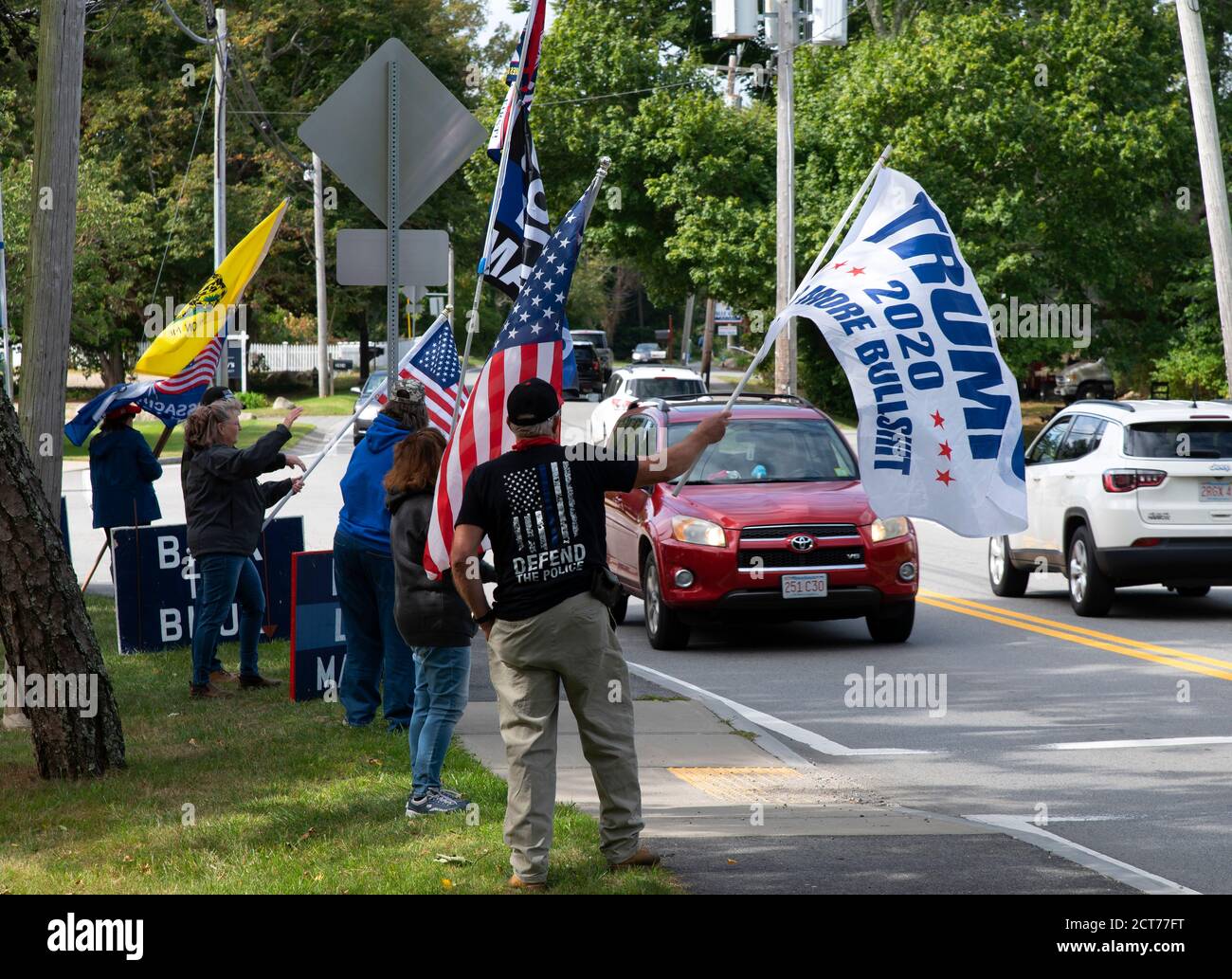 Rallye routier pour la réélection de Donald Trump à la présidence des États-Unis. Brewster, Massachusetts, on Cape Cod, États-Unis Banque D'Images