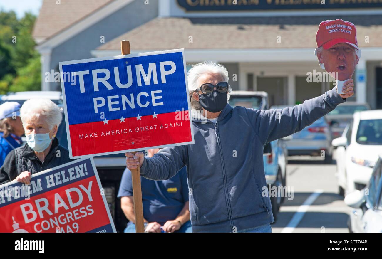 Rallye routier pour la réélection de Donald Trump à la présidence des États-Unis. Chatham, Massachusetts, on Cape Cod, États-Unis Banque D'Images