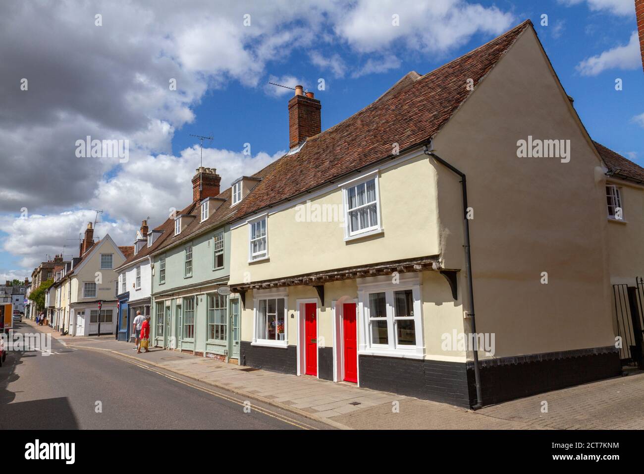 Vue générale sur les petits cottages de Churchgate Street, Bury St Edmunds, Suffolk, Royaume-Uni. Banque D'Images