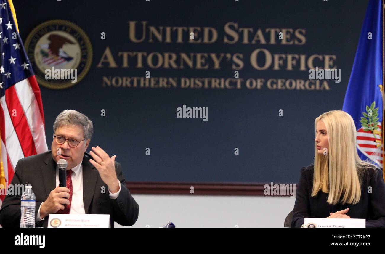 Atlanta, États-Unis. 21 septembre 2020. Le procureur général William Barr (L) et Ivanka Trump lors d'une discussion en groupe avec des fonctionnaires fédéraux et des porteurs de parts au sujet de la lutte contre la traite des êtres humains à Atlanta, le lundi 21 septembre 2020. Photo de Tami Chappell/UPI crédit: UPI/Alay Live News Banque D'Images