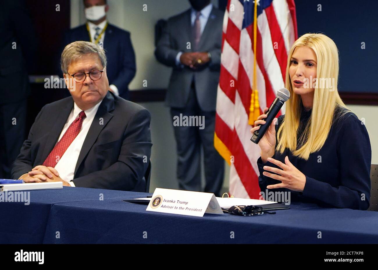 Atlanta, États-Unis. 21 septembre 2020. Ivanka Trump s'exprime lors d'une discussion en groupe avec des fonctionnaires fédéraux et des porteurs de parts au sujet de la lutte contre la traite des êtres humains, alors que le procureur général William Barr (L) écoute à Atlanta le lundi 21 septembre 2020. Photo de Tami Chappell/UPI crédit: UPI/Alay Live News Banque D'Images