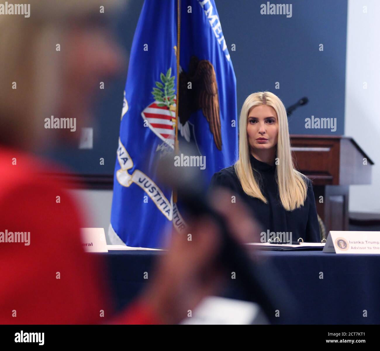 Atlanta, États-Unis. 21 septembre 2020. Ivanka Trump écoute lors d'une discussion en groupe avec des fonctionnaires fédéraux et des porteurs de parts au sujet de la lutte contre la traite des êtres humains à Atlanta, le lundi 21 septembre 2020. Photo de Tami Chappell/UPI crédit: UPI/Alay Live News Banque D'Images