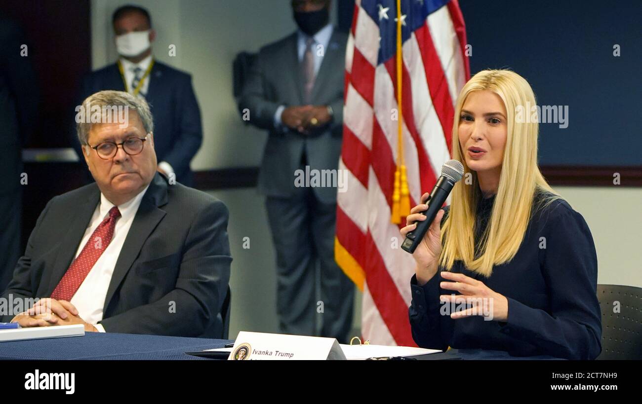 Atlanta, États-Unis. 21 septembre 2020. Ivanka Trump s'exprime lors d'une discussion en groupe avec des fonctionnaires fédéraux et des porteurs de parts au sujet de la lutte contre la traite des êtres humains, alors que le procureur général William Barr (L) écoute à Atlanta le lundi 21 septembre 2020. Photo de Tami Chappell/UPI crédit: UPI/Alay Live News Banque D'Images