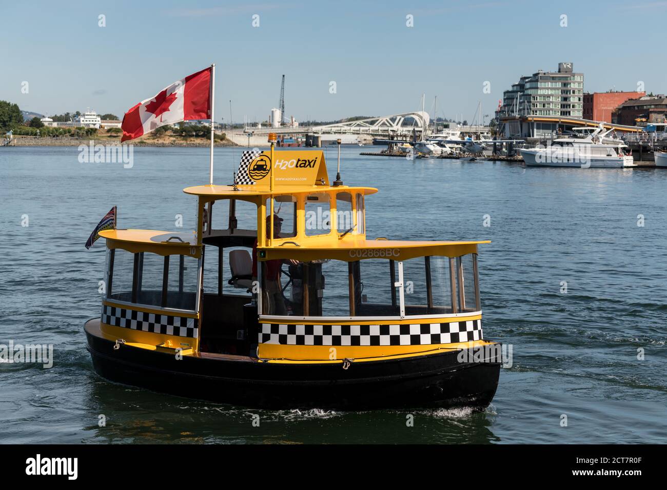 Un petit taxi maritime jaune au port intérieur de Victoria, en Colombie-Britannique, au Canada. Banque D'Images