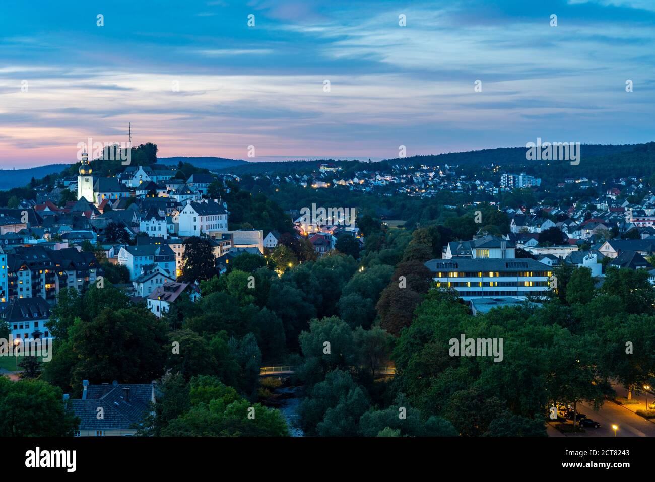 La vieille ville d'Arnsberg, à gauche et la nouvelle ville, NRW, Allemagne Banque D'Images