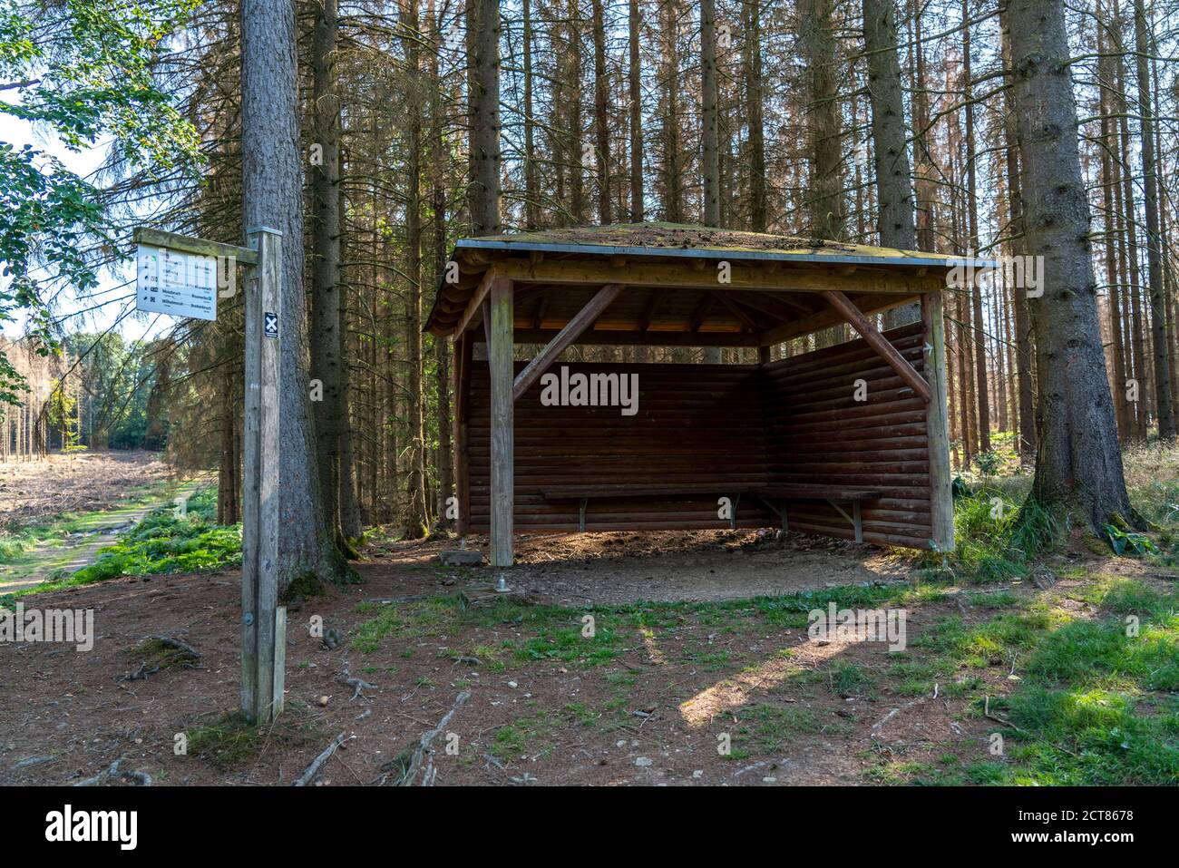 Refuge, pour randonneurs, cyclistes, dans la forêt d'Arnsberg, Sauerland, NRW, Allemagne Banque D'Images